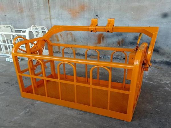 上党区吊车租赁公司_等待汽车道路救援时需要注意哪些?